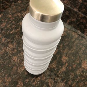 Que Collapsible Bottle for Travel